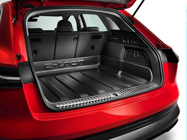 Audi Q8 e-tron Sportback, Q8 e-tron SUV Bagagerumsbakke, dyb