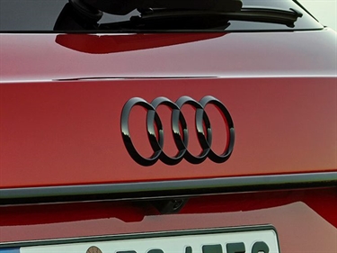 Audi Q2 ringe i sort højglans til bagklap