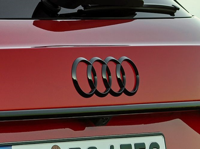 Audi Q2 ringe i sort højglans til bagklap