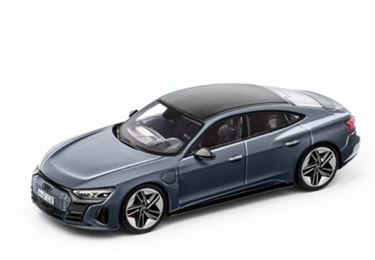 Audi e-tron GT, kemoragrå, modelbil 1:43 - Førpris 379,-
